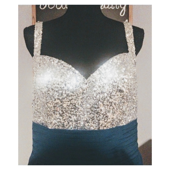 FORMAL DRESS - Picture 3 of 5